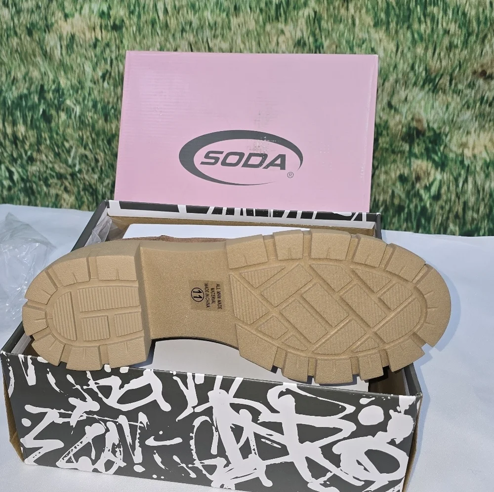 Soda Pioneer Lug Sole Deep Camel Mid Heel Boots Size 11 New With Box!